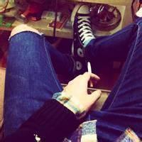 男生下半身坐着的头像图片_WWW.WHOISQQ.COM