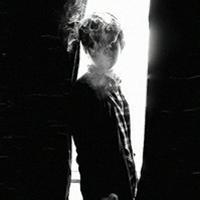 黑白男生帅气酷头像图片_WWW.WHOISQQ.COM