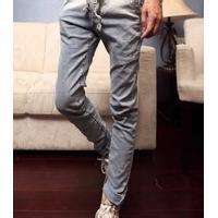 男生下半身坐着的头像图片_WWW.WHOISQQ.COM