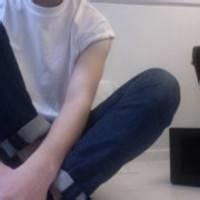 男生下半身坐着的头像图片_WWW.WHOISQQ.COM