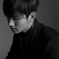 男生扣扣伤感头像图片_WWW.WHOISQQ.COM