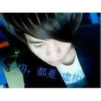 坐在网吧的男生头像图片_WWW.WHOISQQ.COM