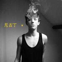坐在网吧的男生头像图片_WWW.WHOISQQ.COM