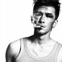 头像图片男生黑白照抽烟的_WWW.WHOISQQ.COM