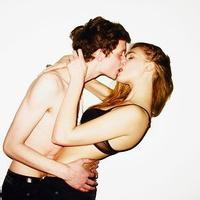qq欧美双人头像图片男生_WWW.WHOISQQ.COM