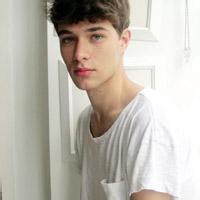 坚毅男生头像图片_WWW.WHOISQQ.COM