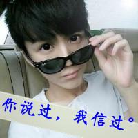 带眼镜男生有字头像图片_WWW.WHOISQQ.COM
