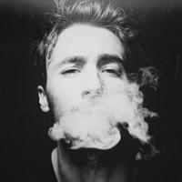 卡通抽烟男生头像图片_WWW.WHOISQQ.COM