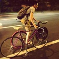 骑荧光死飞的男生头像图片_WWW.WHOISQQ.COM