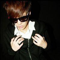 qq带眼镜男生头像图片_WWW.WHOISQQ.COM