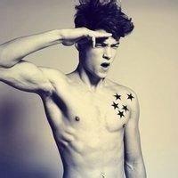 qq头像图片男生帅气带威字_WWW.WHOISQQ.COM
