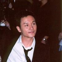 欧美男生穿西装头像图片_WWW.WHOISQQ.COM
