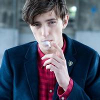 欧美男生穿西装头像图片_WWW.WHOISQQ.COM