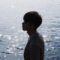 简单男生背影头像图片_WWW.WHOISQQ.COM