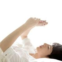 男生躺头像图片_WWW.WHOISQQ.COM