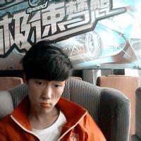 qq男生压马路头像图片_WWW.WHOISQQ.COM
