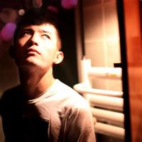 男生想哭头像图片_WWW.WHOISQQ.COM