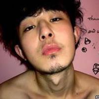 扎辫子男生头像图片_WWW.WHOISQQ.COM
