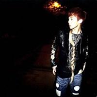 扎辫子男生头像图片_WWW.WHOISQQ.COM