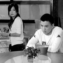 男生白体恤头像图片_WWW.WHOISQQ.COM