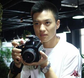 男生白体恤头像图片_WWW.WHOISQQ.COM