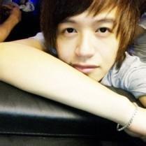 男生躺头像图片_WWW.WHOISQQ.COM