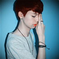 qq男生发呆头像图片_WWW.WHOISQQ.COM