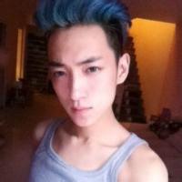 qq男生发呆头像图片_WWW.WHOISQQ.COM