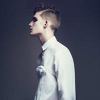 情绪qq唯美男生头像图片_WWW.WHOISQQ.COM