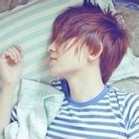 男生在床上睡着头像图片_WWW.WHOISQQ.COM