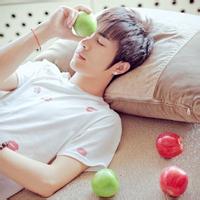 男生在床上睡着头像图片_WWW.WHOISQQ.COM