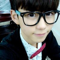qq男生蹲着的头像图片_WWW.WHOISQQ.COM
