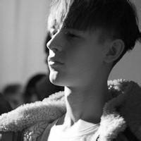 qq头像图片伤感男生下阳光_WWW.WHOISQQ.COM