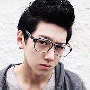 带眼镜的男生头像图片_WWW.WHOISQQ.COM