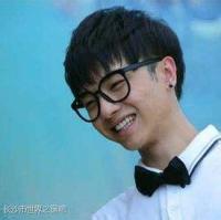大笑男生qq头像图片_WWW.WHOISQQ.COM