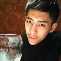 大笑男生qq头像图片_WWW.WHOISQQ.COM