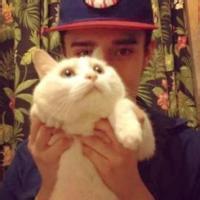 带猫猫的男生头像图片_WWW.WHOISQQ.COM