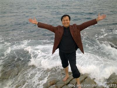 男生拥抱大海的头像图片_WWW.WHOISQQ.COM