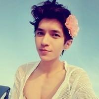 欧美头像图片男生带花的_WWW.WHOISQQ.COM