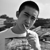酷炫男生黑白头像图片_WWW.WHOISQQ.COM
