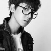 酷炫男生黑白头像图片_WWW.WHOISQQ.COM