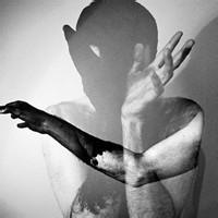 酷炫男生黑白头像图片_WWW.WHOISQQ.COM