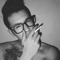 超拽抽烟的男生头像图片_WWW.WHOISQQ.COM