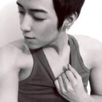 黑白肌肉男生头像图片_WWW.WHOISQQ.COM