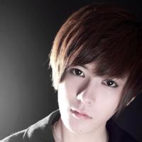 长刘海男生头像图片_WWW.WHOISQQ.COM