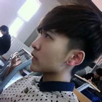 长刘海男生头像图片_WWW.WHOISQQ.COM