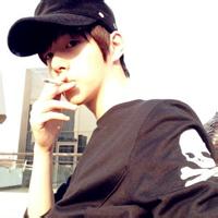 男生穿礼服头像图片_WWW.WHOISQQ.COM