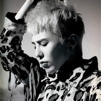 qq头像图片男生嘴里冒这烟_WWW.WHOISQQ.COM