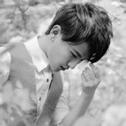 动漫围巾男生头像图片_WWW.WHOISQQ.COM