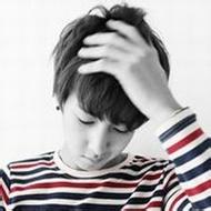 眨眼男生头像图片_WWW.WHOISQQ.COM